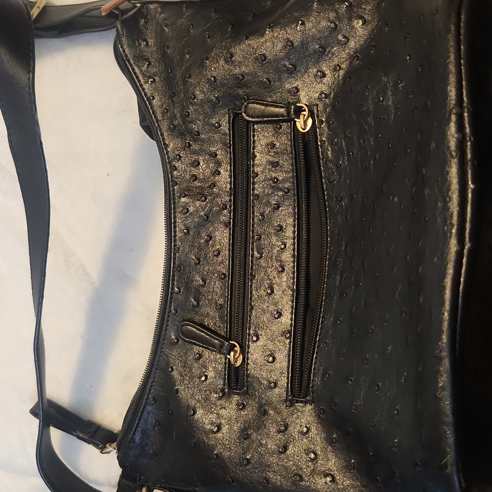 Giani Bernini Elegant Black Embossed‎ Leather Shoulder Bag - Picture 8 of 9